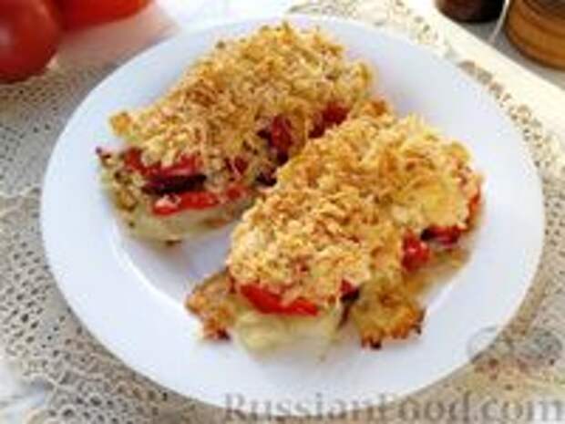 Фото к рецепту: Рыба, запечённая с овощами под хлебной крошкой