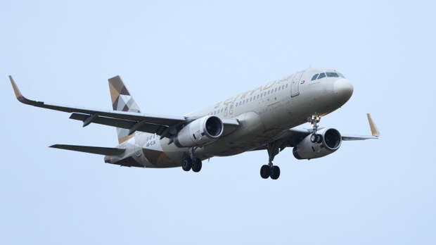 Освобожденная из мошеннического кол-центра в Мьянме россиянка вылетела в Москву