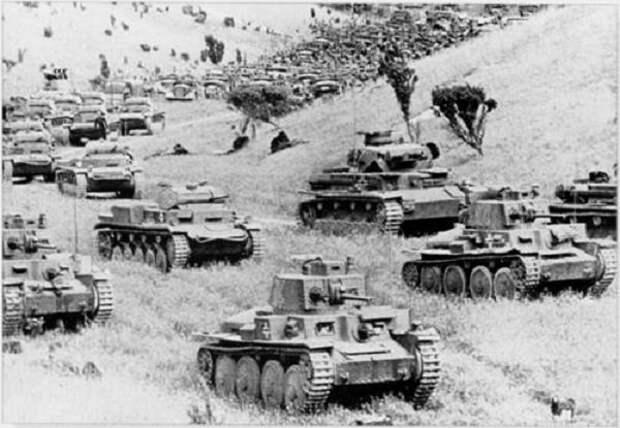 Немецкие танки Т-38 чехословацкого производства в авангарде вторжения во Францию