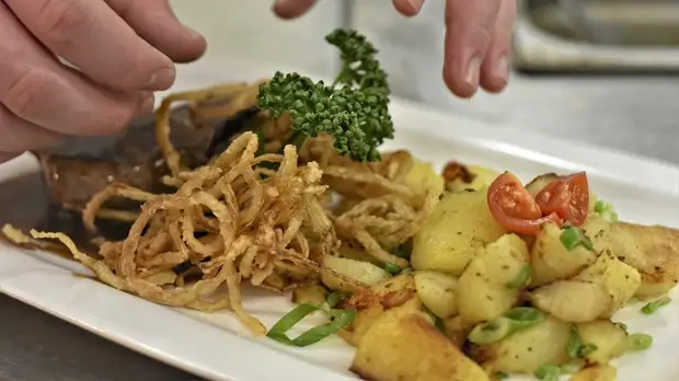 Нутрициолог Фазлыева рассказала о нежелательных к употреблению на ночь продуктах