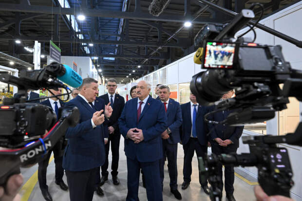 Лукашенко подписал приказ о призыве офицеров запаса