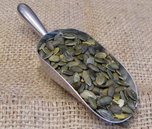 Что будет с организмом, если переесть полезных тыквенных семечек