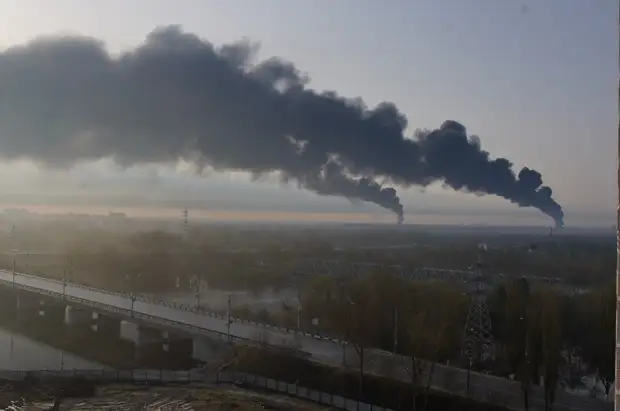 Пожар на нефтебазе в Брянске локализован на площади 1500 кв. м