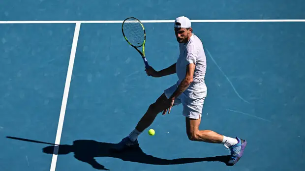 Макинрой сравнил с динозавром соперника Медведева Кресси