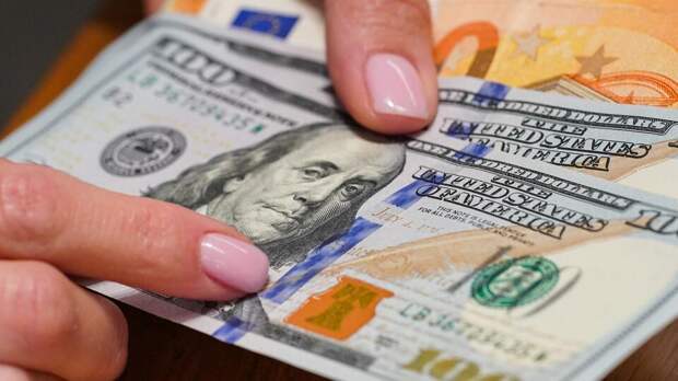 СМИ: Украина годами ввозила деньги и золото из Австрии через Венгрию