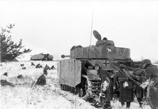 немцы в атаке с танками