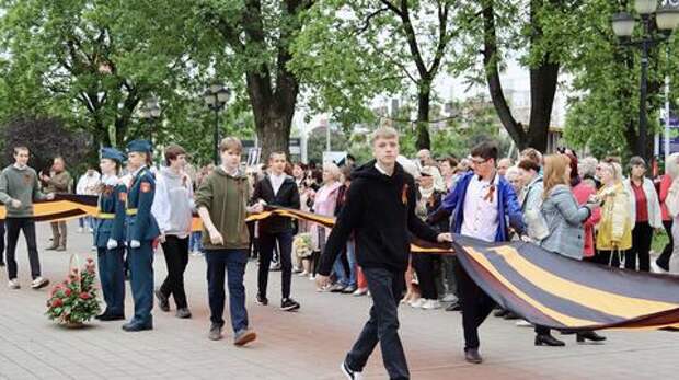 В Краснодаре в День Победы развернули 2-километровую Георгиевскую ленту