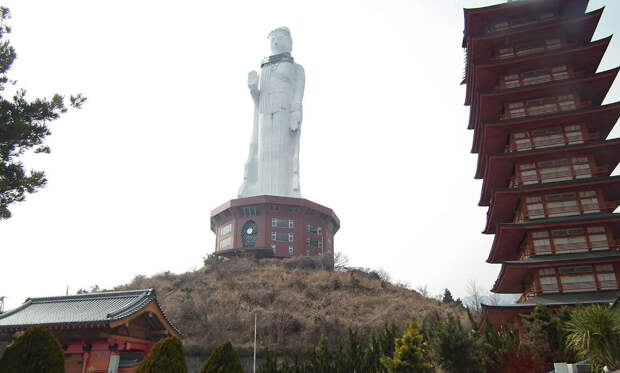 Статуя Heiwa Kannon