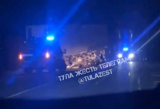 Фура и легковой автомобиль столкнулись в Веневском районе