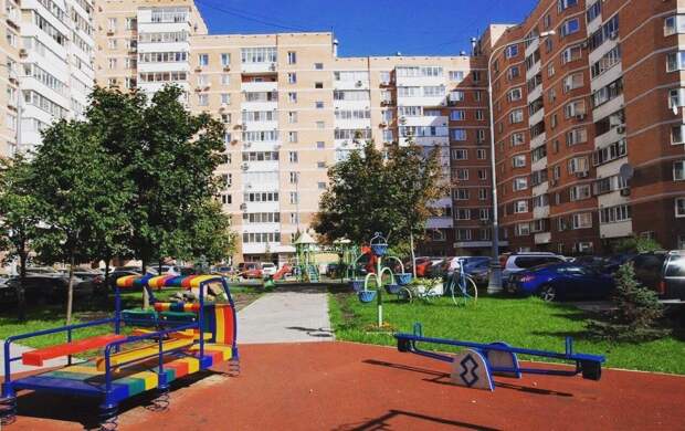 Полный список дворов, которые благоустроят, находится на сайте управы района/parking.mos.ru