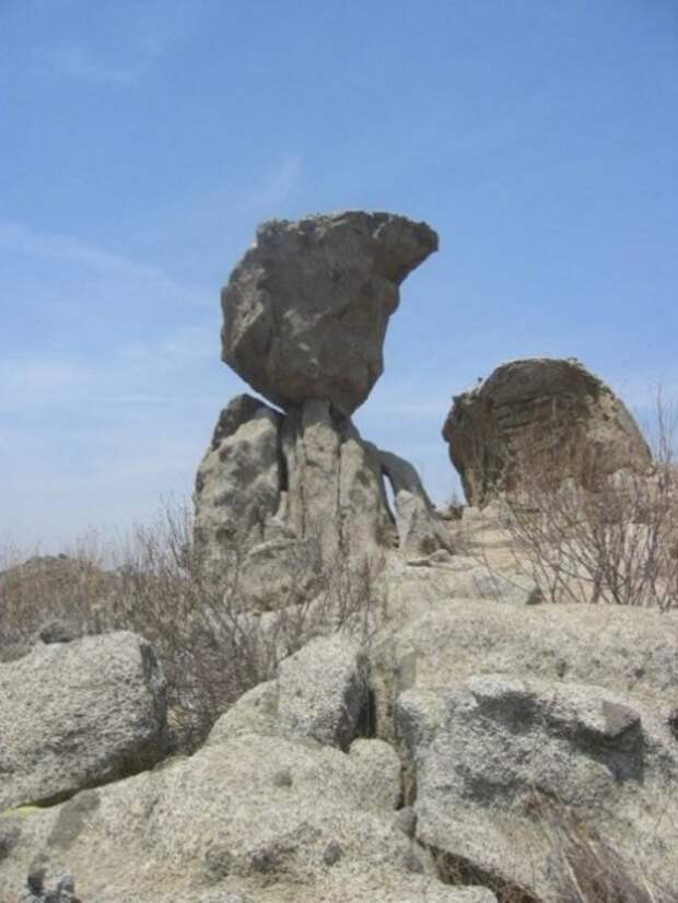 Загадочные булыжники в горах Сан-Бернардино