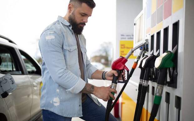 Цены на бензин снова поползли вверх — кто виноват и что будет дальше