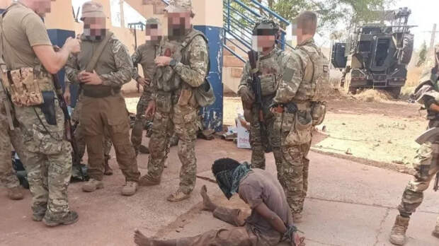 «Империя сворачивается»: военкор усомнился в целесообразности пребывания ВС РФ в Африке