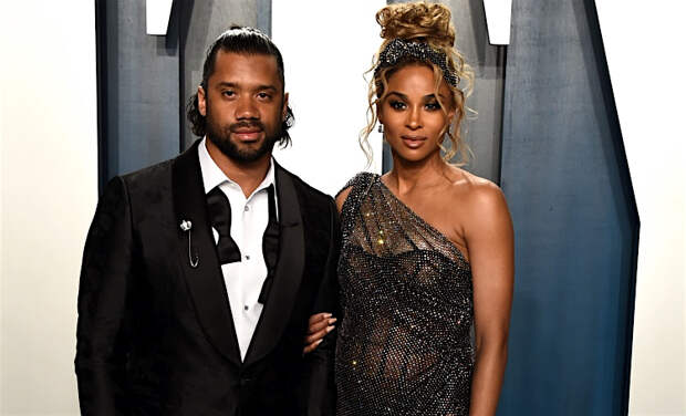 Певица Сиара рассекретила пол третьего ребенка