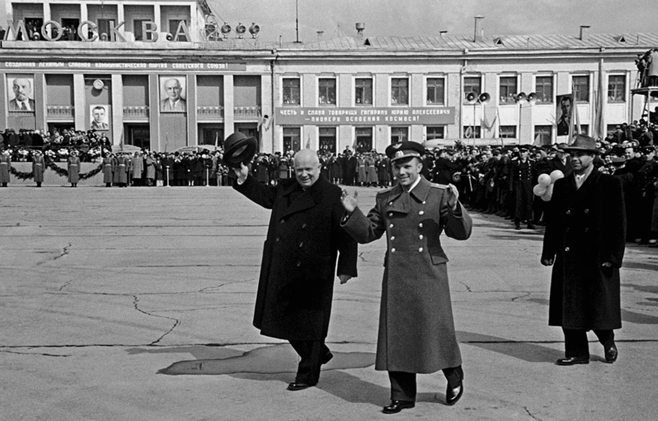 Как Юрия Гагарина встречали после полета (ФОТО)
