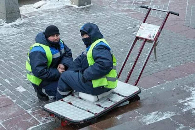 Названы самые высокие зарплаты мигрантов в России