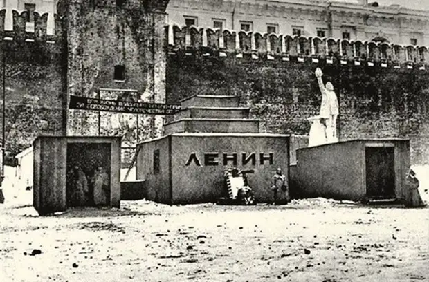 «Пирамида для жертвоприношений»: что символизирует мавзолей Ленина