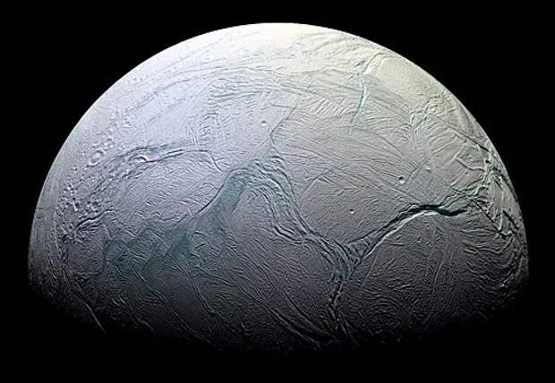 Назаров указал на Энцелад и Европу как вероятные очаги жизни в Солнечной системе