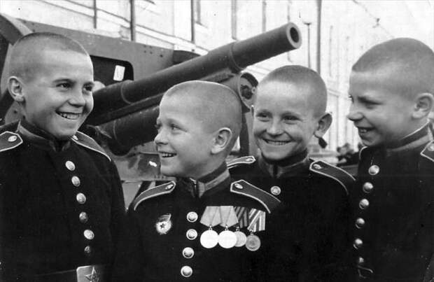 Суворовская традиция СССР, Сталин Иосиф Виссарионович, суворовцы