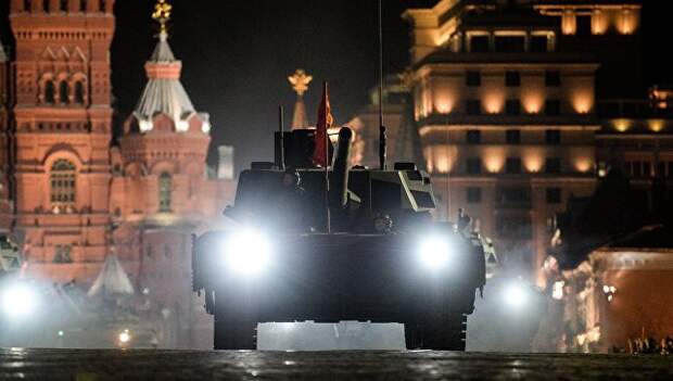 Танк Т-14 Армата на репетиции военного парада на Красной площади в Москве. 2017 год