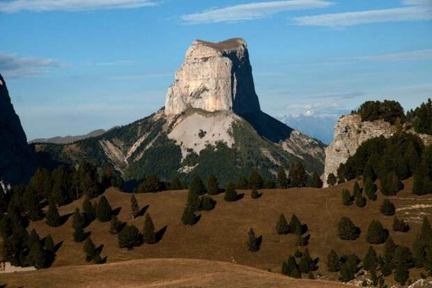 Одинокая вершина Mont Aiguille горы, франция, природа,