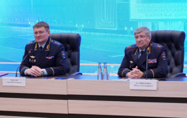 В Московском университете МВД России имени В.Я. Кикотя состоялась встреча Сергея Лебедева с курсантами и слушателями выпускных курсов Института подготовки сотрудников для органов предварительного расследования