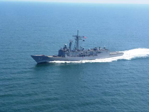 USS Taylor (FFG-50) - 3