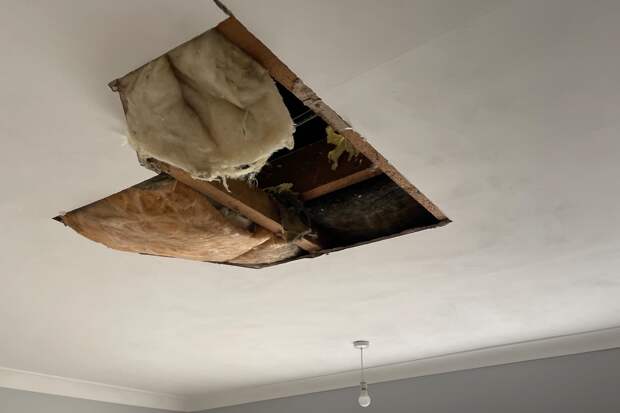 В российском городе на семилетнего мальчика едва не рухнул потолок
