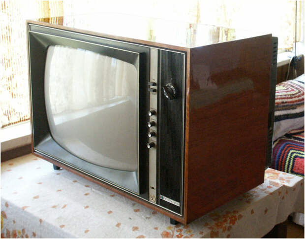 Советский цветной телевизор.