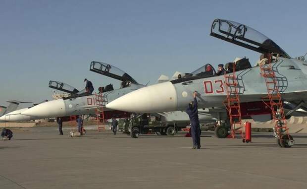 «Орешник» плюс Су-30СМ2: Лукашенко встречает Новый год в хорошем настроении, хотя его уронили