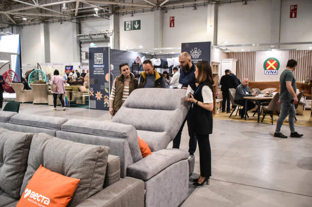 Стулья-деньги: грандиозная выставка мебели в Краснодаре