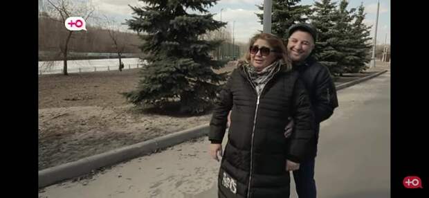 Фируза и Махмуд (гуляют) скриншот с ютуб-канала "Ю"