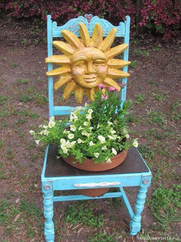 Старые стулья для украшения сада. Идеи (6) (525x700, 394Kb)