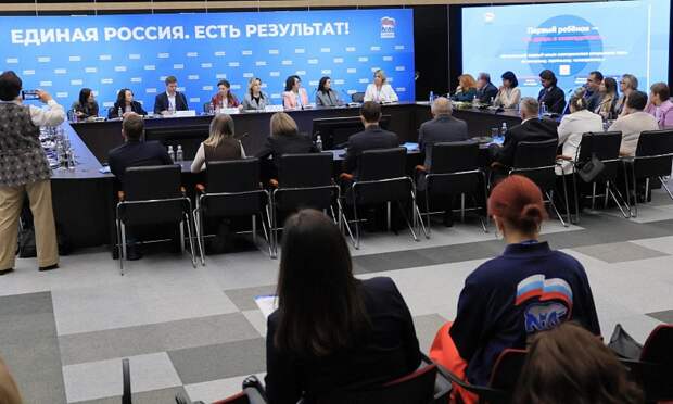 Няня по сертификату и только российские коляски: новые меры поддержки семей с детьми предложили для народной программы «Единой России»