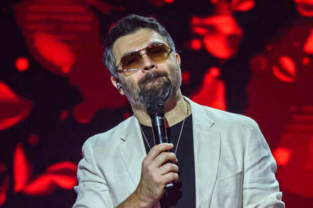 Певец Алексей Чумаков признался, что не умеет копить деньги