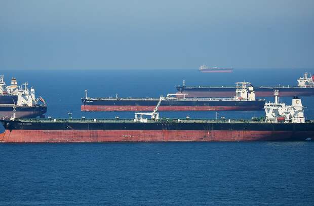 Парадокс: Танкерный флот, который Запад считал "теневым" и вёл с ним титаническую борьбу, сейчас спасает мировую экономику