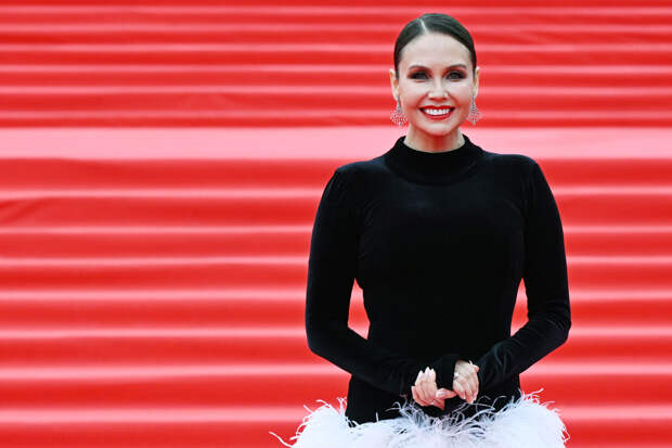 Телеведущая Утяшева: наряды на кинофестивалях должны демонстрировать уважение