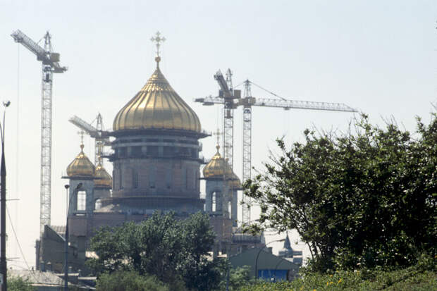 Собянин: золотые кресты храма Христа Спасителя отреставрируют к Пасхе