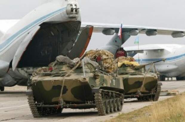 Российские войска возвращаются на границу с Украиной Российские войска возвращаются на границу с Украиной