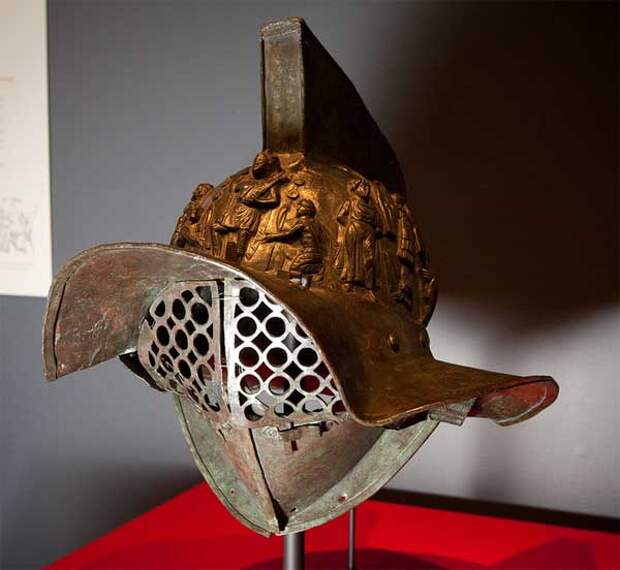 шлем гладиатора в музее
