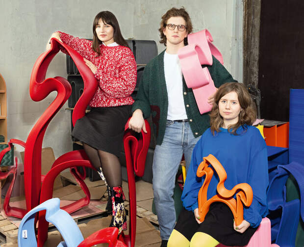 Знакомьтесь, студия Eburet! Их мебель из переработанного пластика захватила Петербург и Москву (от фитнес-дивы Анастасии Мироновой до Cosmoscow и ГЭС-2)