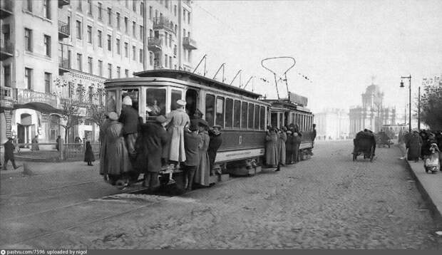 Трамвай на Садовой-Спасской улице в сторону Красных ворот, 1917.