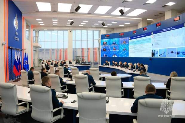 МЧС России: сход снега с крыш стал причиной гибели девяти человек