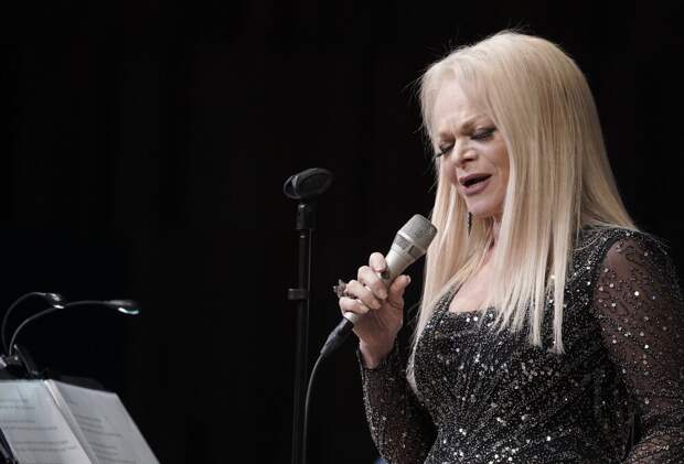 Новогодний фильм с Долиной вышел в эфир