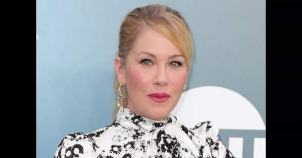 Кристину Эпплгейт госпитализировали на фоне борьбы с рассеянным склерозом