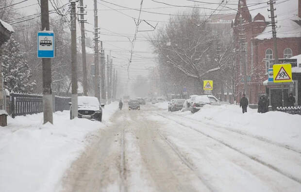Штормовое предупреждение из-за сильного снега объявили в Тульской области 16 февраля