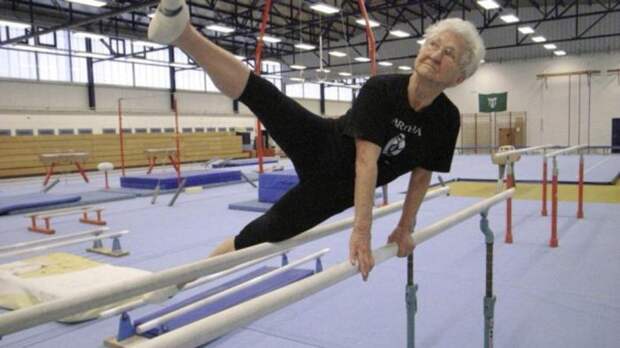 gimnastka-87letnyaya-vyglyadit-futbol-hokkey-sport gimnastka-87letnyaya-vyglyadit-futbol-hokkey-sport