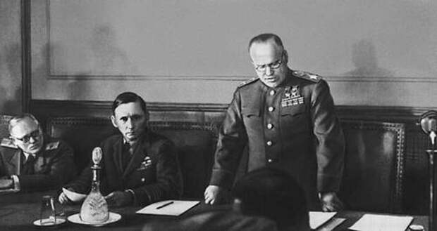 Zhukov_reads_capitulation_act.jpg