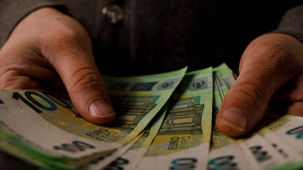 El Pais: в Малаге поймали фальшивомонетчика, рассылавшего поддельные евро почтой