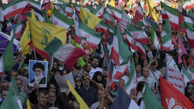 "Митинги и шествия": Трампу отправили ясный сигнал из Тегерана. Дела плохи